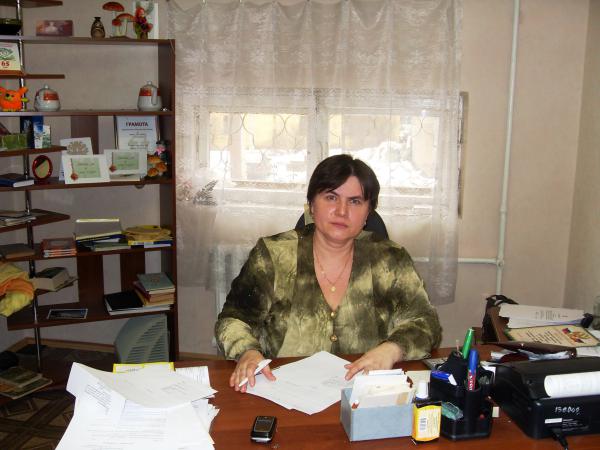Елена Александровна Коренева - заведующая Детской библиотекой.